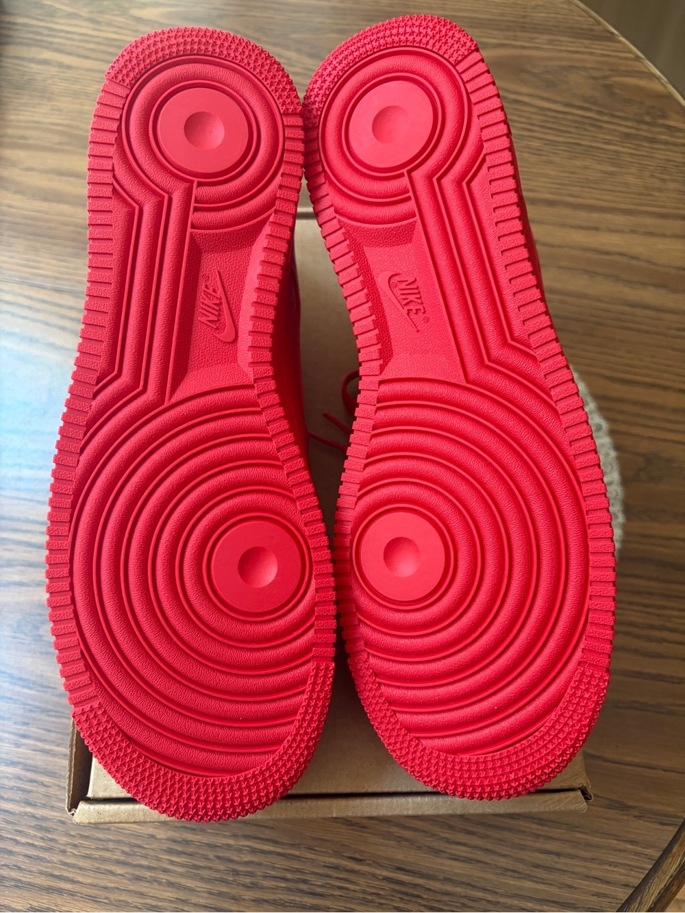 Nike Men's Air Force 1 Triple Red University Red Sneakers Size 11 New - Picture 5 of 7